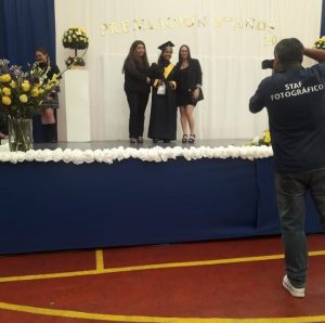 Ceremonia cuartos medios, el CEPA realizo un presente a los alumnos destacados